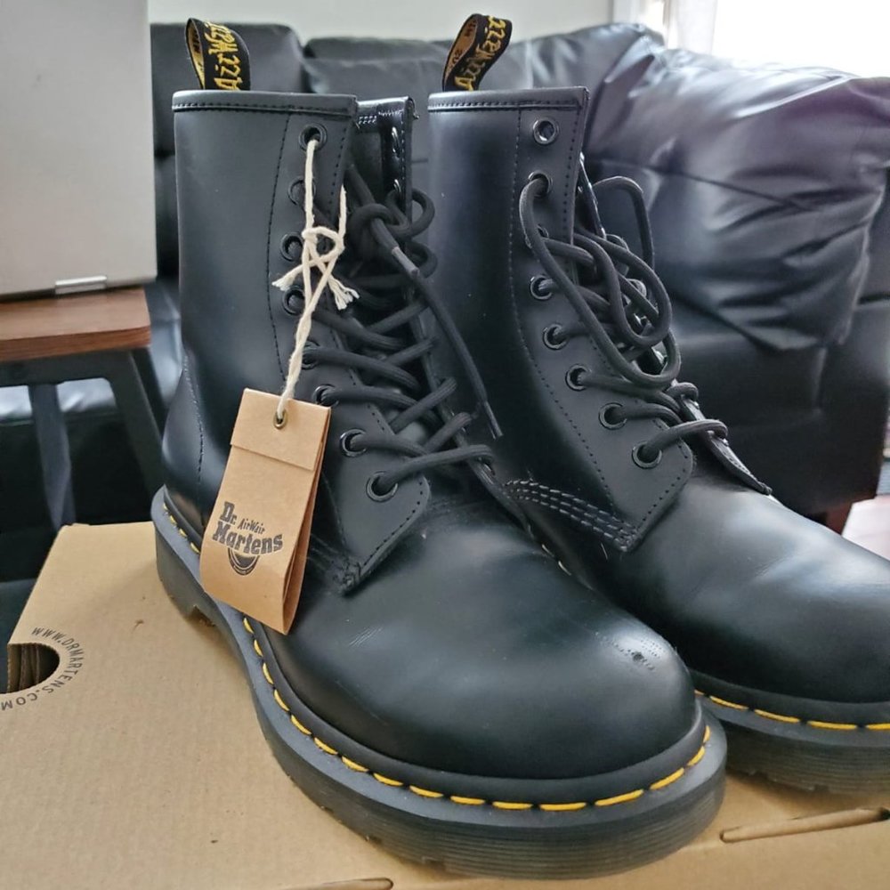 Dr. Martens Size 7 in Excellent Condition - Picture 1 of 5